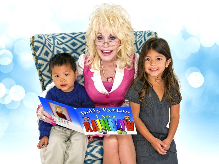 Dolly Parton reading to children